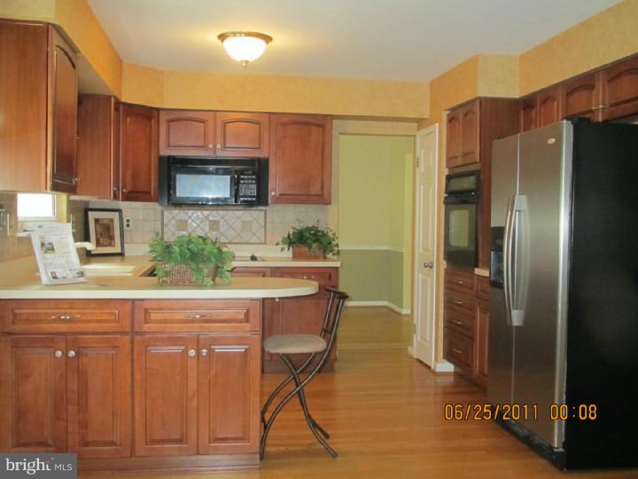 724 Liberty Road Mount Laurel, NJ 08054 - Photo 2 of 15 Kitchen