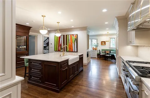 $5,500,000 | 2201 Stratford Road, Mission Hills, KS 66208