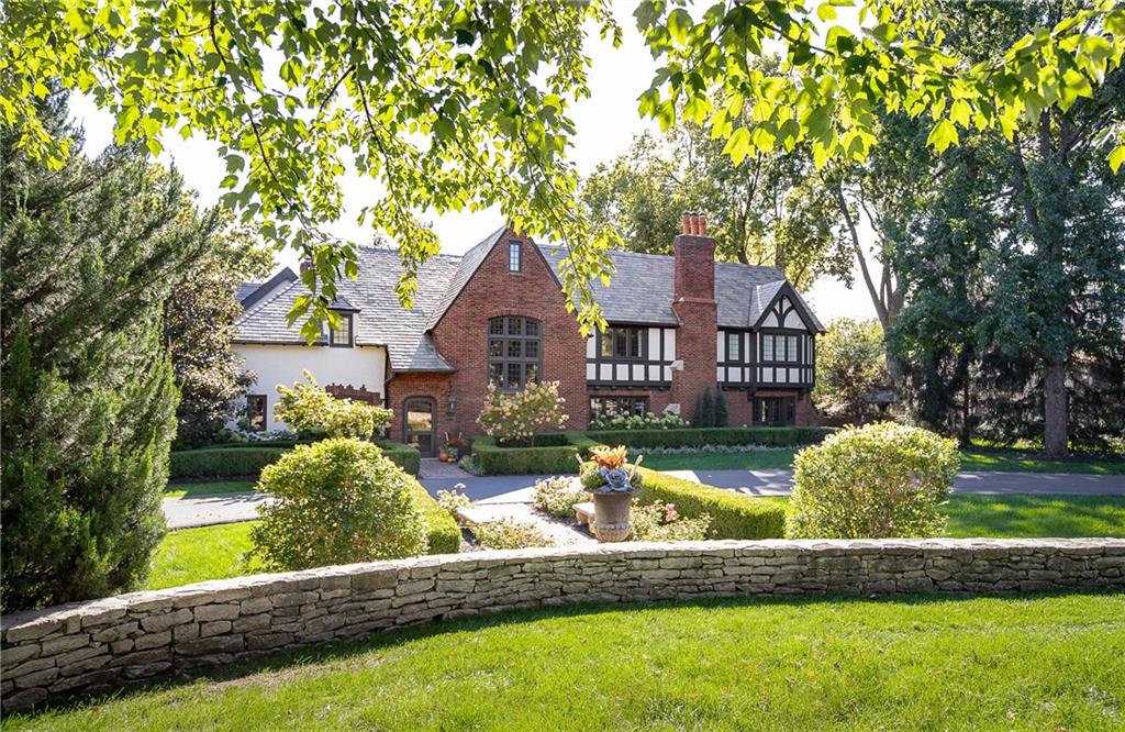 2201 Stratford Road Mission Hills, KS 66208 - Photo 2 of 69