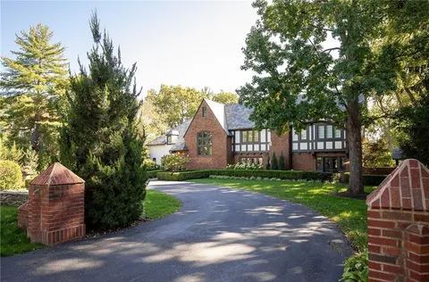 $5,500,000 | 2201 Stratford Road, Mission Hills, KS 66208