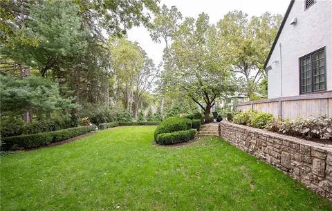 $5,500,000 | 2201 Stratford Road, Mission Hills, KS 66208