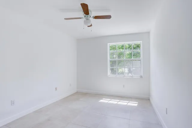 $3,900 | 15895 Northwest 5th Street, Pembroke Pines, FL 33028