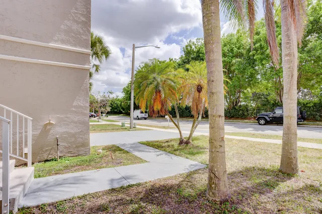 $3,900 | 15895 Northwest 5th Street, Pembroke Pines, FL 33028