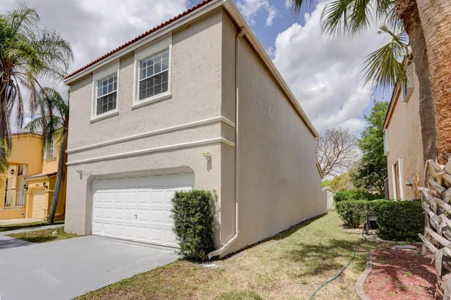 $3,900 | 15895 Northwest 5th Street, Pembroke Pines, FL 33028