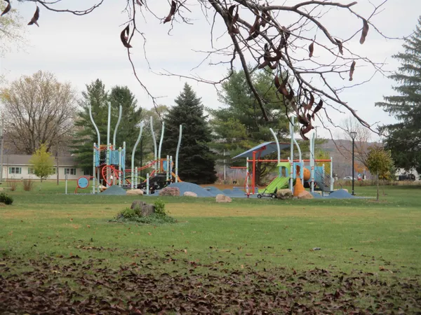 $67,500 | 25 South, North Freedom, WI 53951