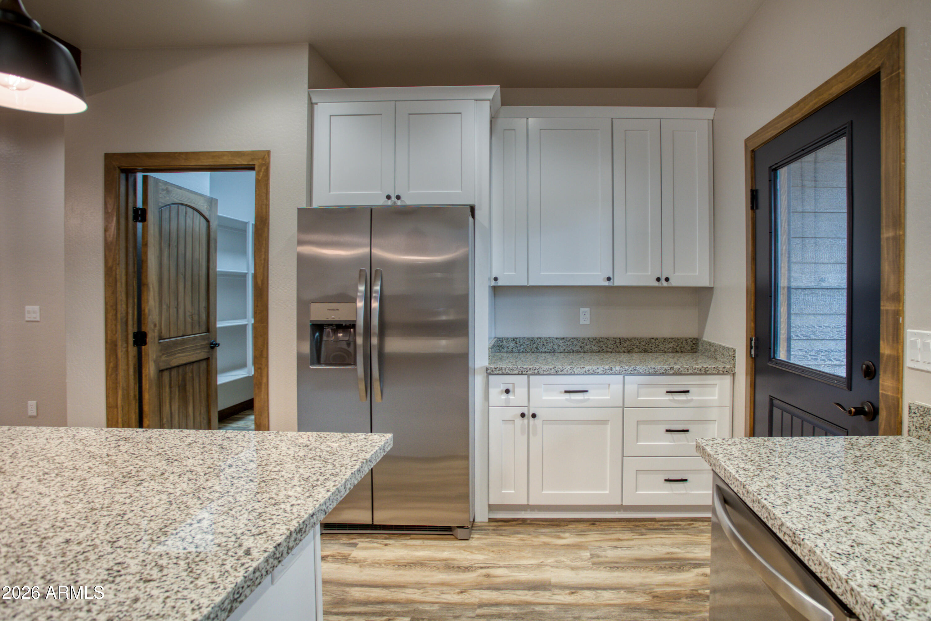 620 Campbell Lane Show Low, AZ 85901 - Photo 13 of 52 a kitchen with granite countertop a refrigerator and stove
