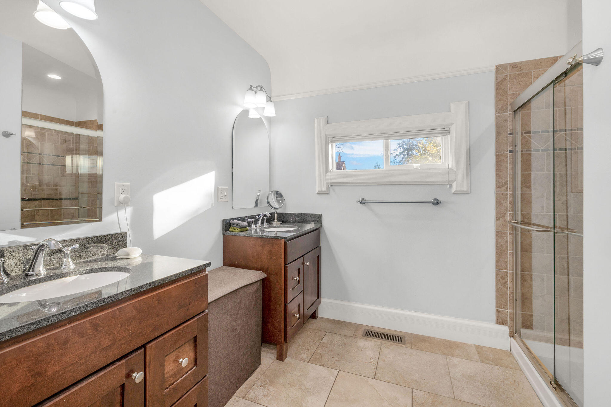 1764 North Astor Street Milwaukee, WI 53202 - Photo 12 of 21 Primary Bath