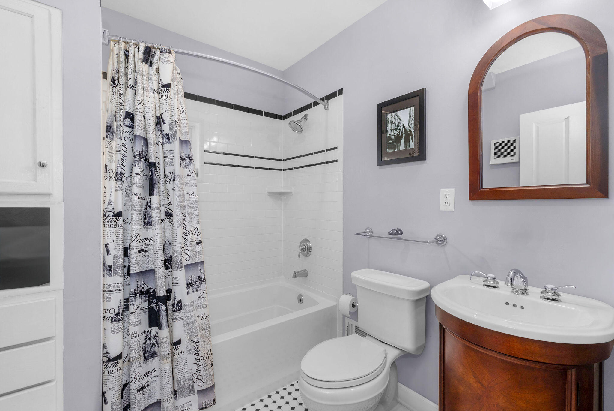 1764 North Astor Street Milwaukee, WI 53202 - Photo 15 of 21 Full Bath