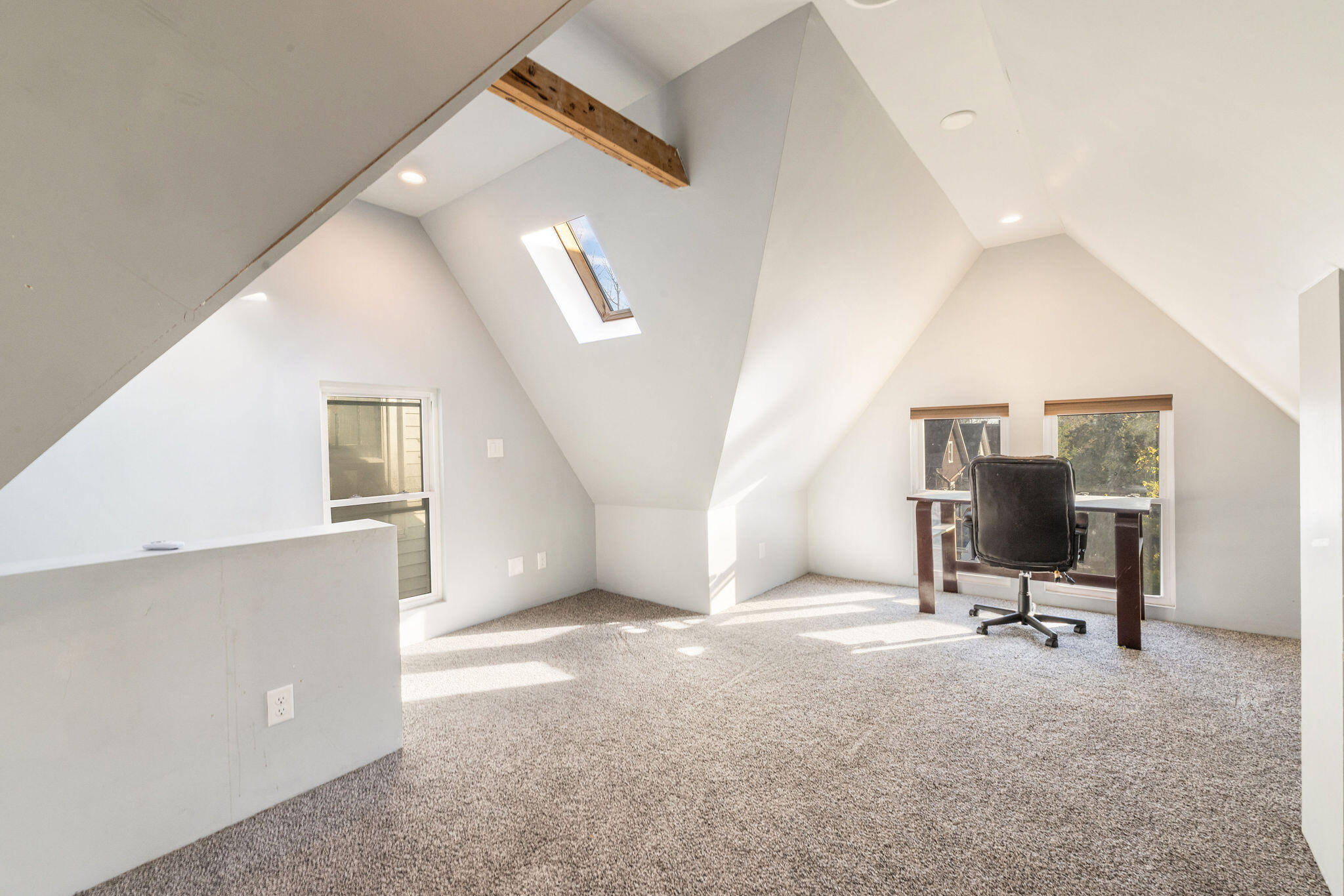 1764 North Astor Street Milwaukee, WI 53202 - Photo 17 of 21 Third Floor Office Space