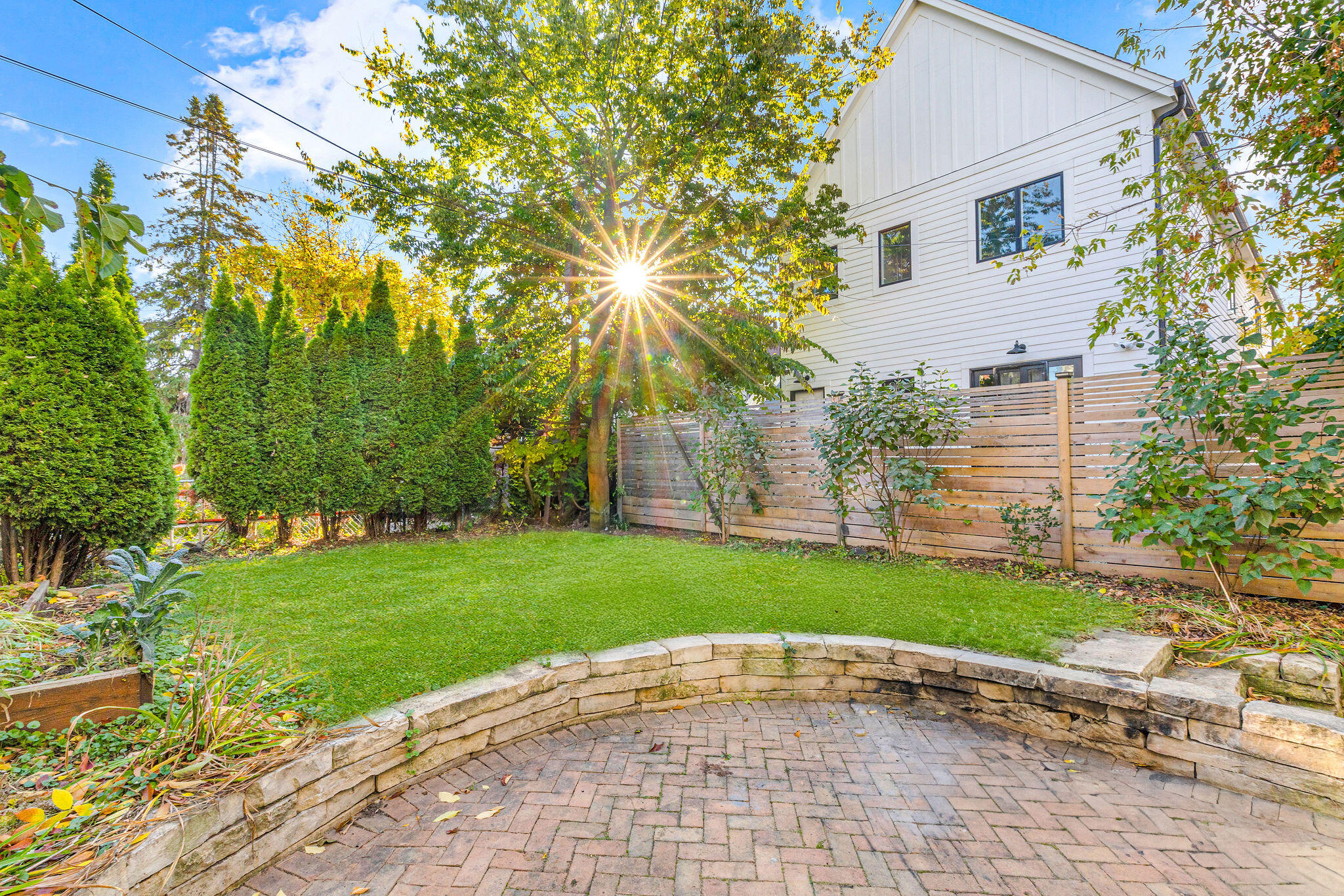1764 North Astor Street Milwaukee, WI 53202 - Photo 20 of 21 Patio & Backyard II