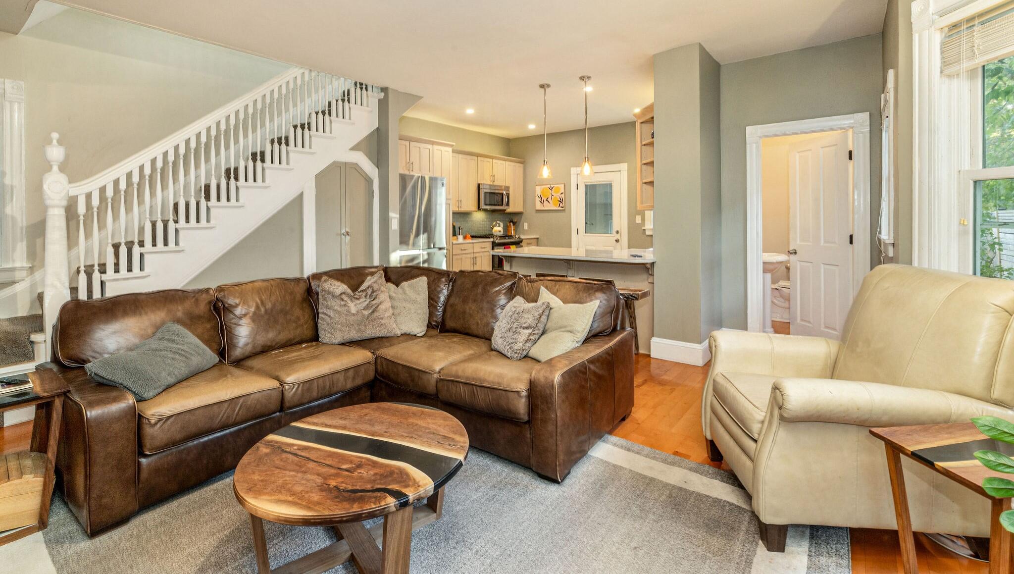 1764 North Astor Street Milwaukee, WI 53202 - Photo 3 of 21 Family Room