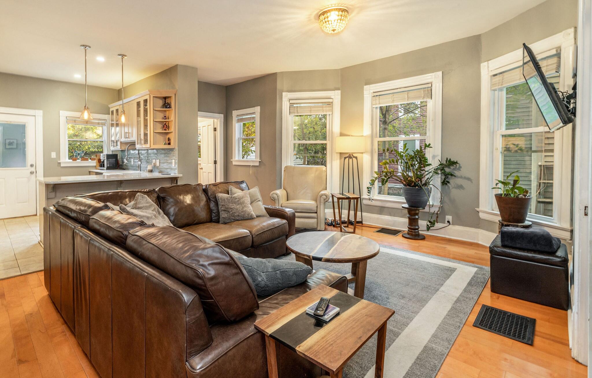 1764 North Astor Street Milwaukee, WI 53202 - Photo 4 of 21 Family Room II