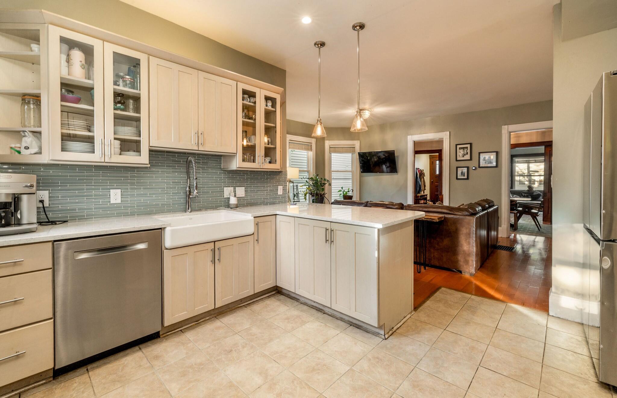 1764 North Astor Street Milwaukee, WI 53202 - Photo 5 of 21 Kitchen (1)