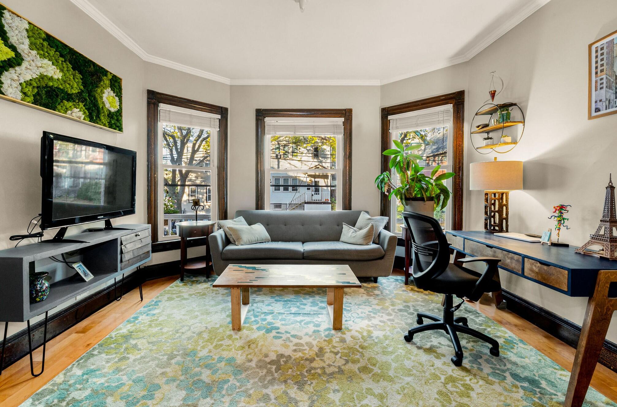 1764 North Astor Street Milwaukee, WI 53202 - Photo 9 of 21 Living Room