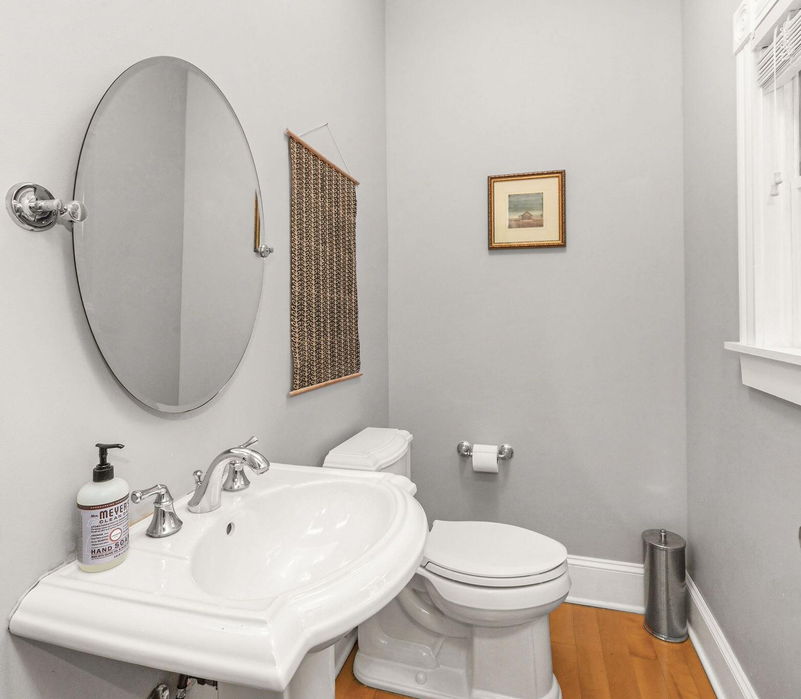 1764 North Astor Street Milwaukee, WI 53202 - Photo 10 of 21 Powder Room