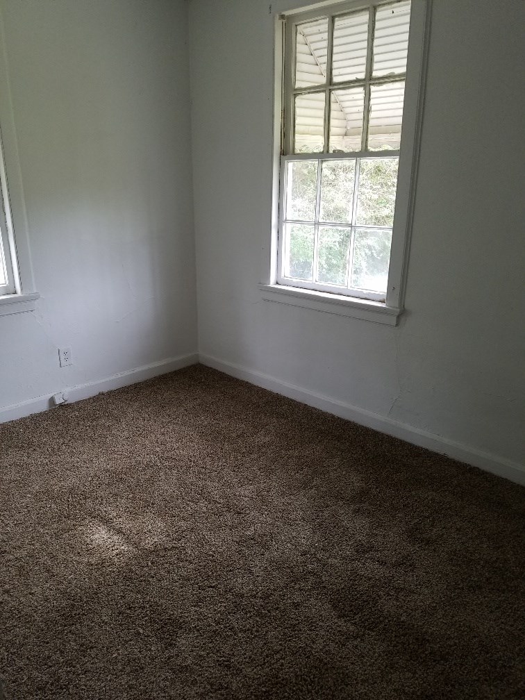 4023 6th Avenue Columbus, GA 31904 - Photo 5 of 9 an empty room with a window