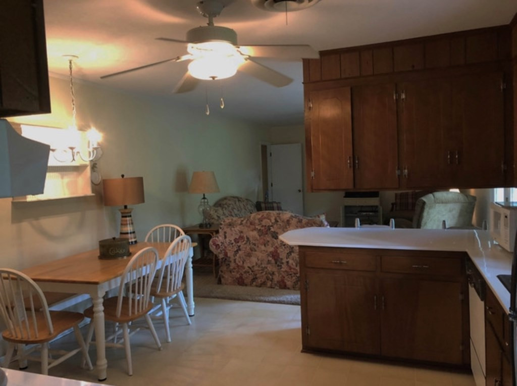 103 South Temple Road Natchez, MS 39120 - Photo 13 of 25 breakfast area