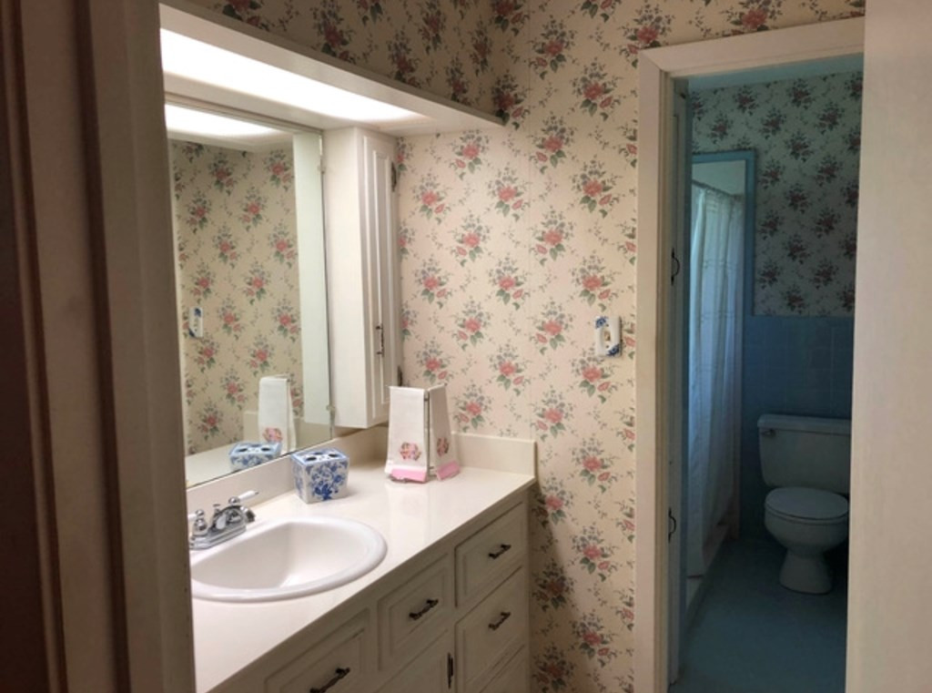 103 South Temple Road Natchez, MS 39120 - Photo 17 of 25 Master bath
