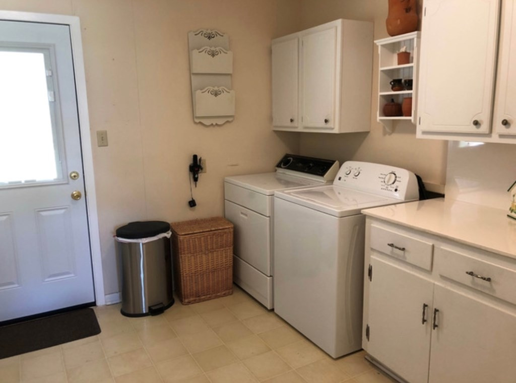 103 South Temple Road Natchez, MS 39120 - Photo 21 of 25 spacious laundry room