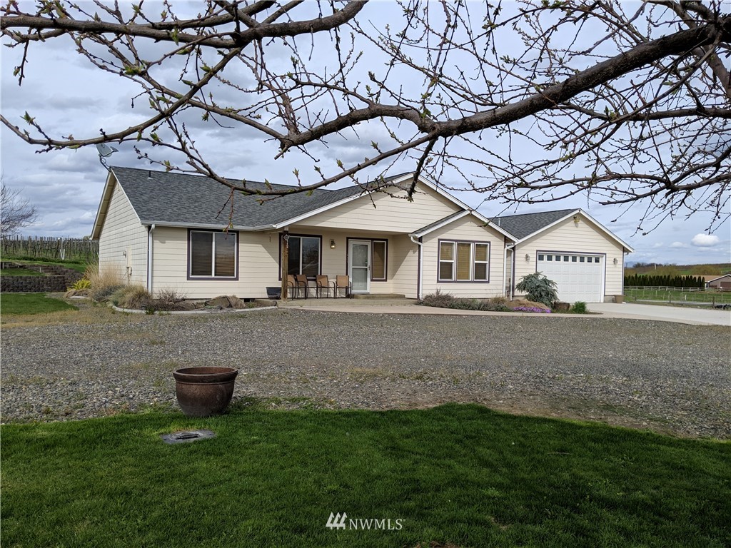 431 Division Road Zillah, WA 98953 - Photo 1 of 24 Gallery Image 1