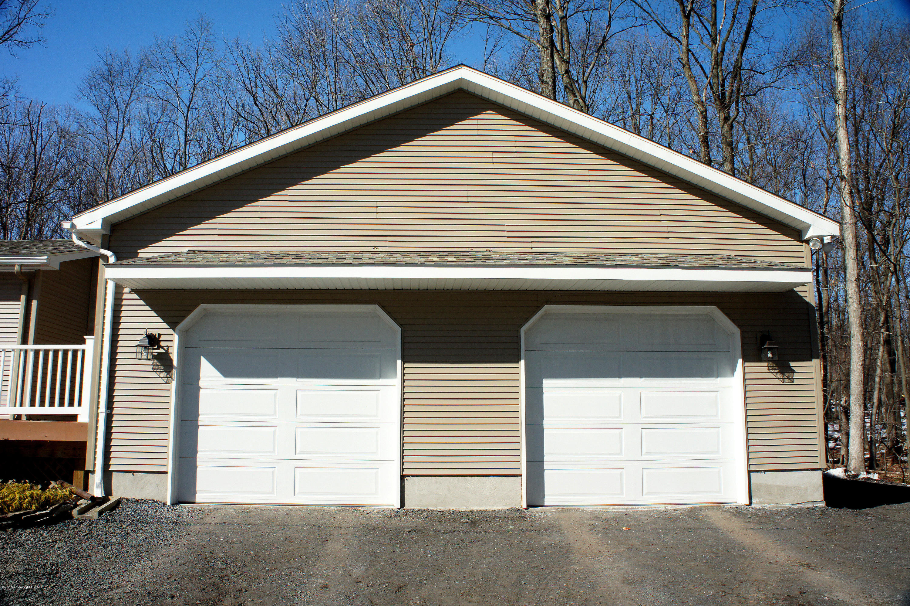 230 Hemlock Road Tannersville, PA 18372 - Photo 4 of 24 2 Car Garage