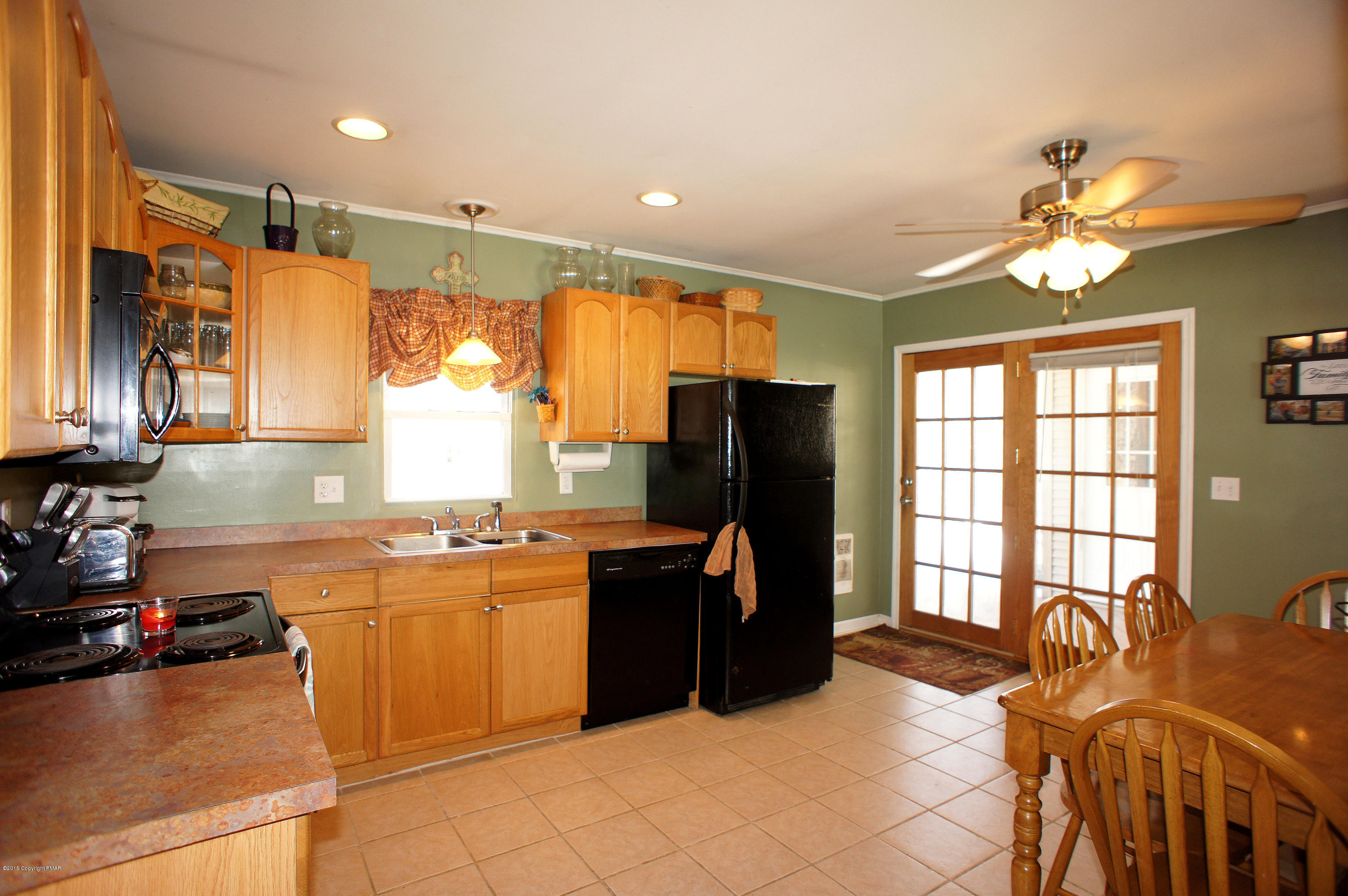 230 Hemlock Road Tannersville, PA 18372 - Photo 5 of 24 Kitchen