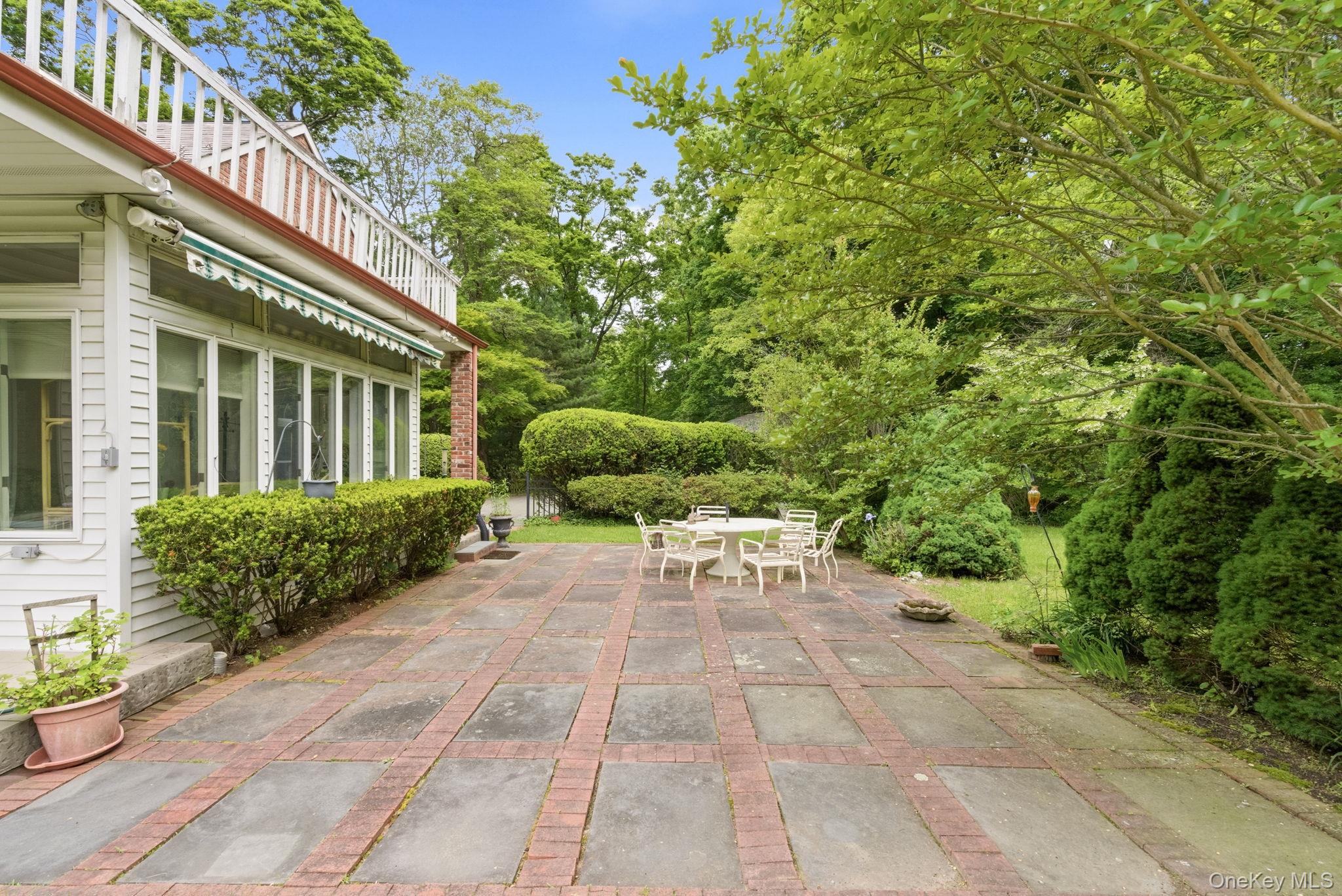 380 Duck Pond Road Locust Valley, NY 11560 - Photo 7 of 41