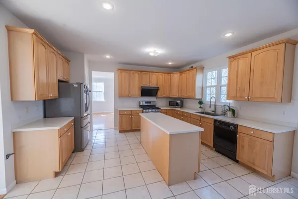 $1,499,000 | 6 Banyan Court, Edison, NJ 08820