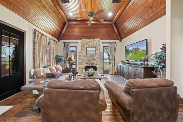 $3,600,000 | 2454 380 West State Highway, Jacksboro, TX 76458