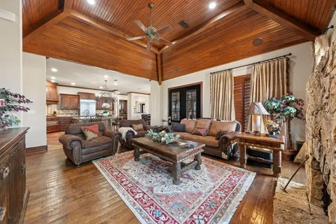 $3,600,000 | 2454 380 West State Highway, Jacksboro, TX 76458