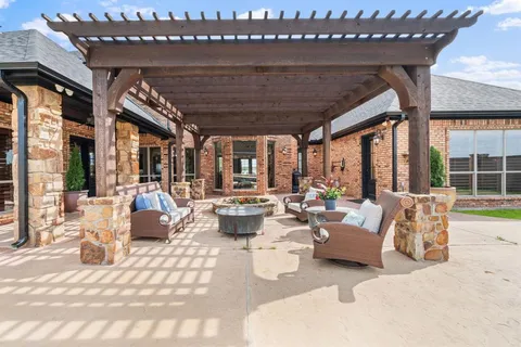 $3,600,000 | 2454 380 West State Highway, Jacksboro, TX 76458