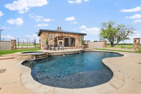 $3,600,000 | 2454 380 West State Highway, Jacksboro, TX 76458