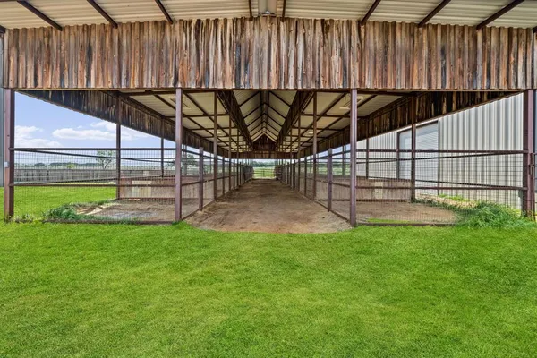$3,600,000 | 2454 380 West State Highway, Jacksboro, TX 76458