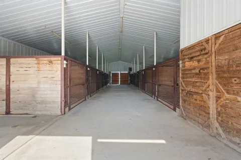 $3,600,000 | 2454 380 West State Highway, Jacksboro, TX 76458
