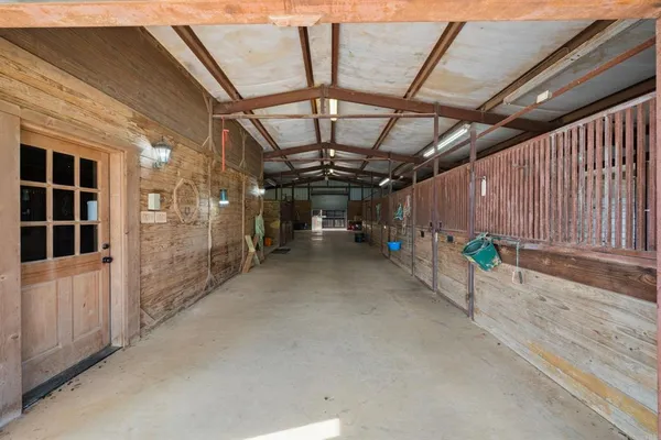 $3,600,000 | 2454 380 West State Highway, Jacksboro, TX 76458