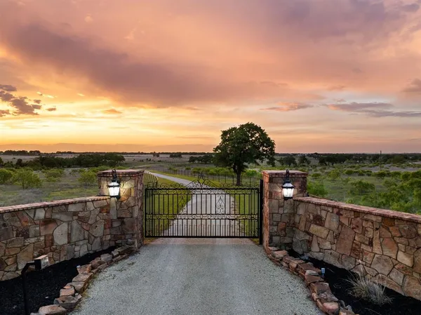$3,600,000 | 2454 380 West State Highway, Jacksboro, TX 76458