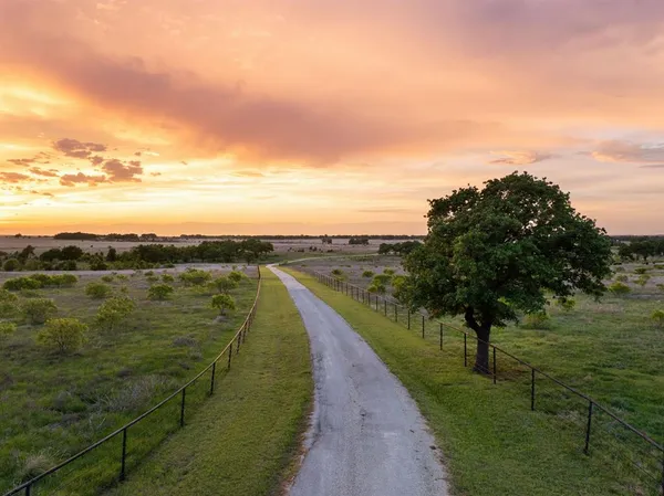 $3,600,000 | 2454 380 West State Highway, Jacksboro, TX 76458