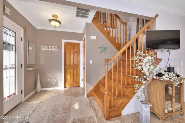 a view of entryway with interior