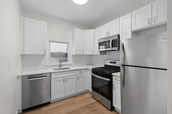 $2,990 | 3 Edison Place, Unit 1, East Rutherford, NJ 07073