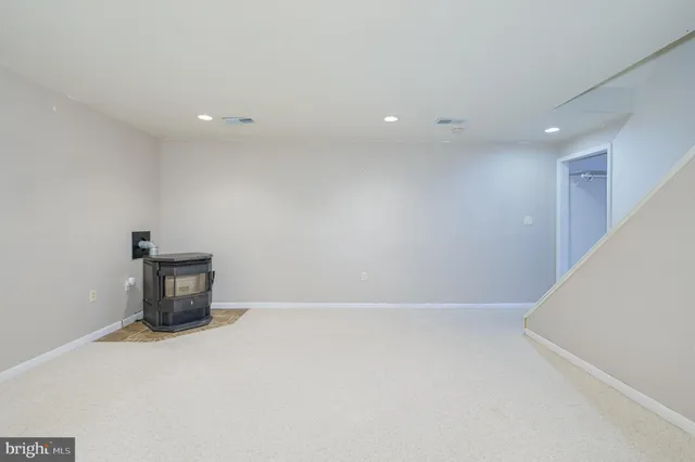 a view of a house with backyard and trees