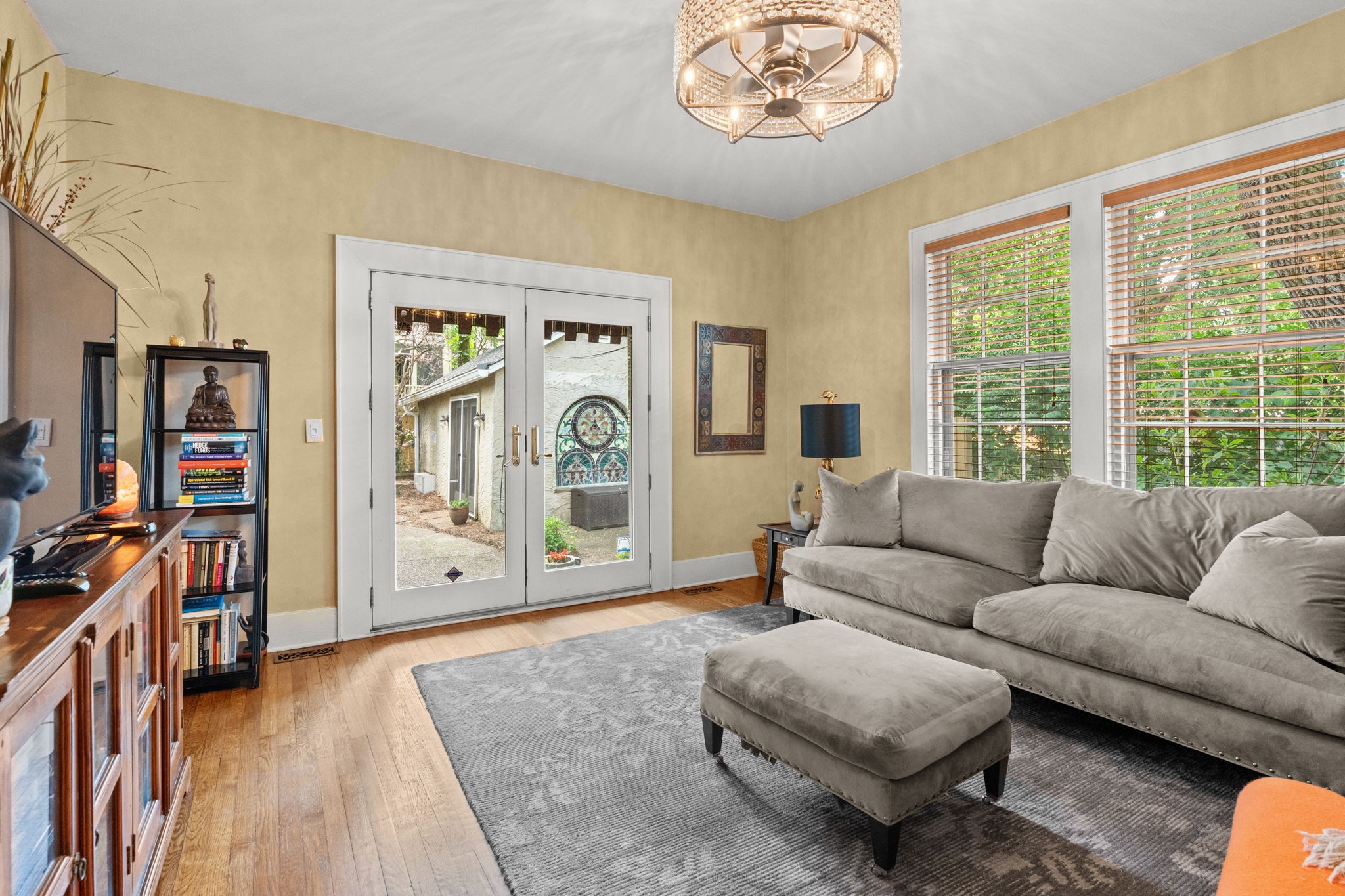 4117 Aberdeen Road Nashville, TN 37205 - Photo 21 of 46 a living room with furniture and a flat screen tv