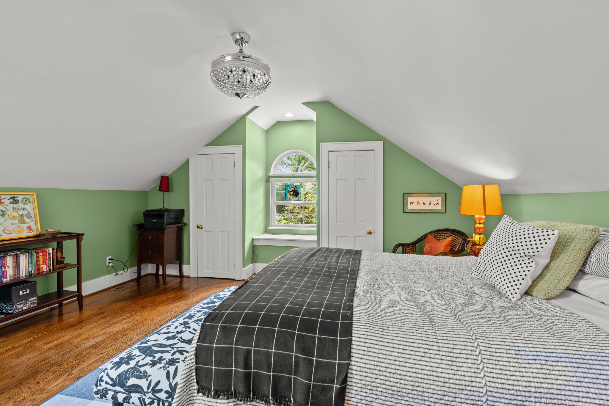 4117 Aberdeen Road Nashville, TN 37205 - Photo 25 of 46 a bedroom with a bed and a tv on table