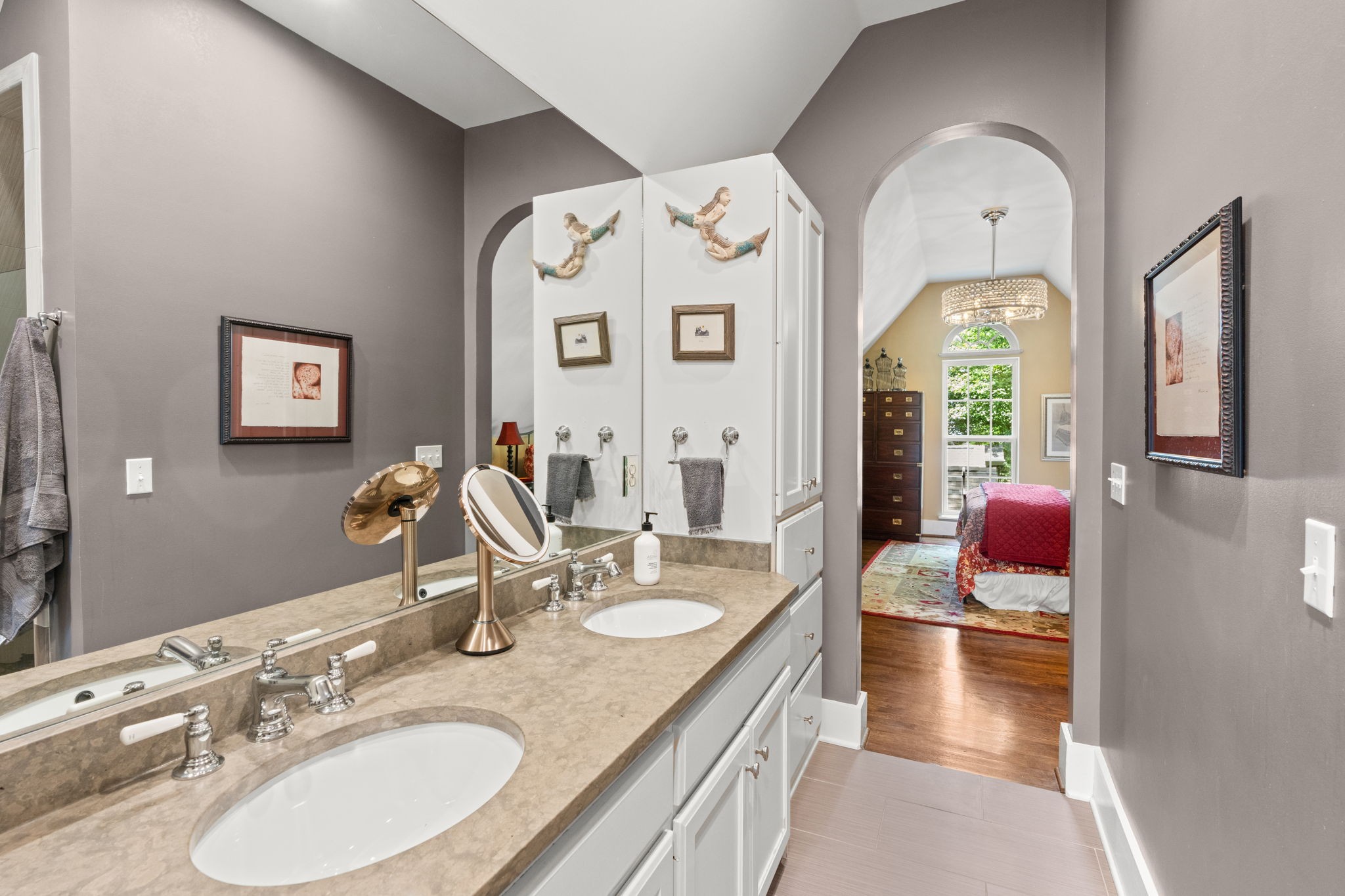 4117 Aberdeen Road Nashville, TN 37205 - Photo 33 of 46 a en suite bathroom with double vanity and a mirror