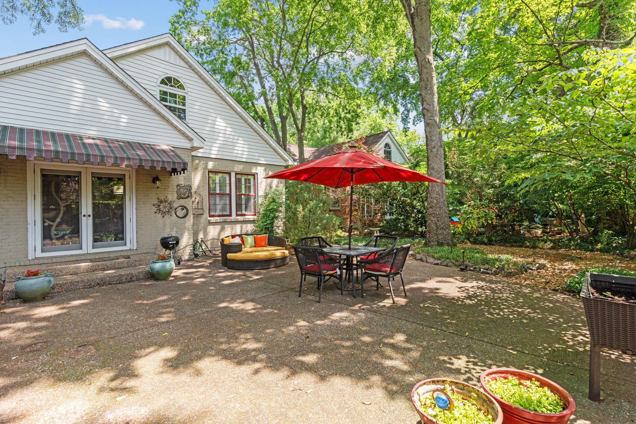 4117 Aberdeen Road Nashville, TN 37205 - Photo 40 of 46 a view of a patio with a table and chairs under an umbrella