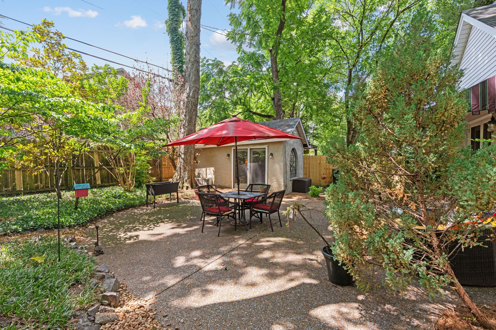 4117 Aberdeen Road Nashville, TN 37205 - Photo 41 of 46 a view of a patio with table and chairs under an umbrella