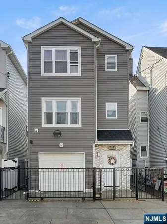 $2,700 | 138 Lafayette Street, Unit #2, Paterson, NJ 07501