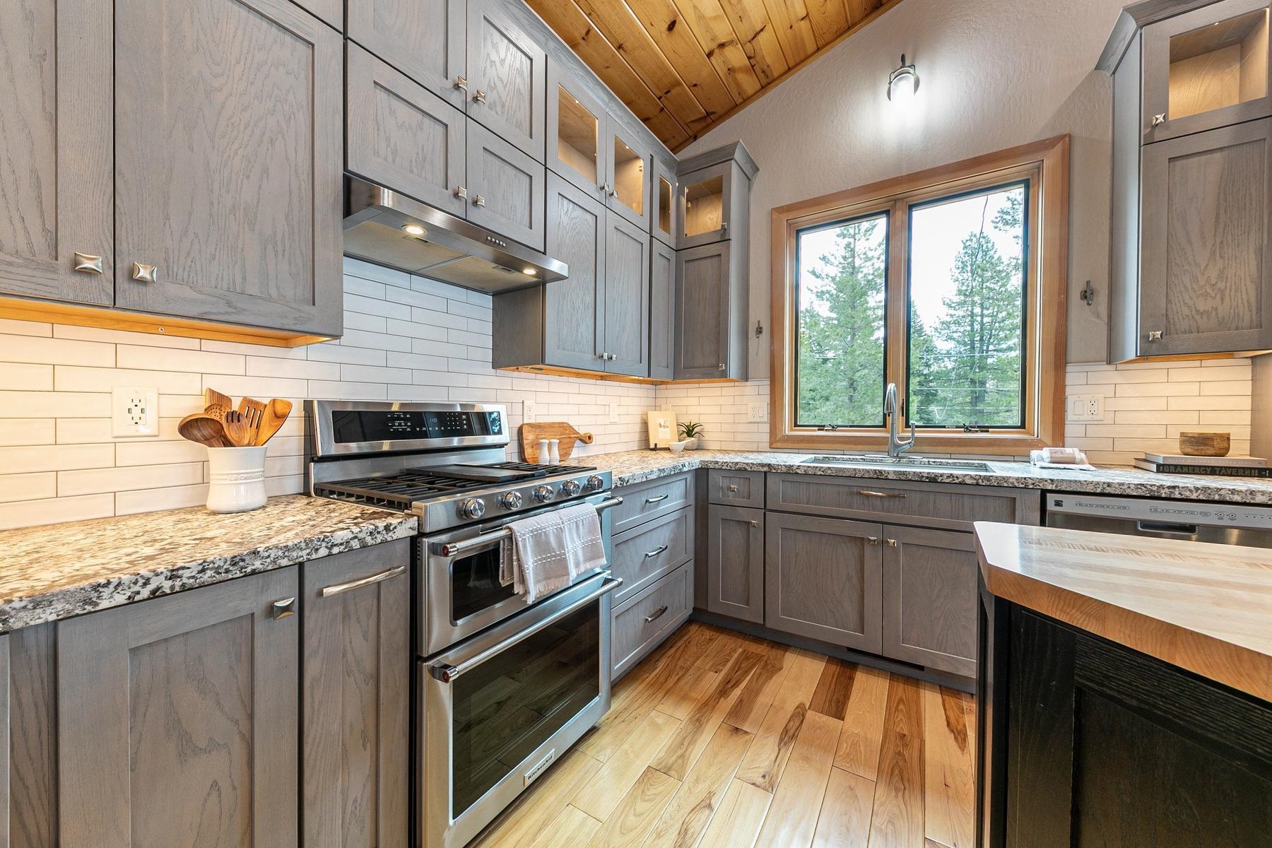 14676 Tyrol Road Truckee, CA 96161 - Photo 11 of 28 Gallery Image 11