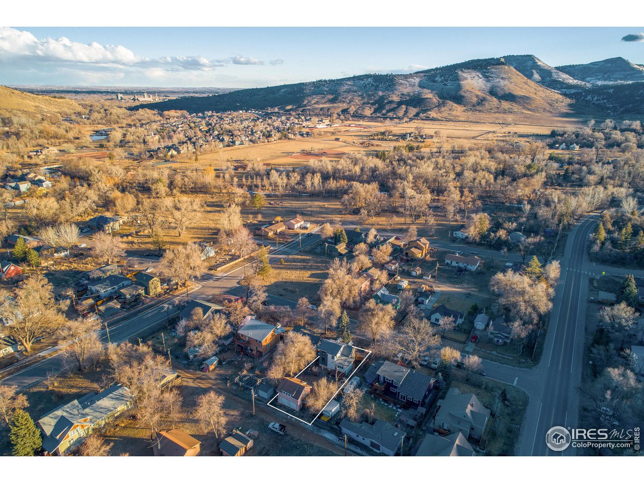 426 Park Street Lyons, CO 80540 - Photo 36 of 40 a view of a city