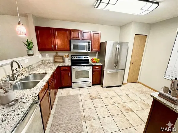 $2,300 | 308 Falling Leaf Way, Mascoutah, IL 62258