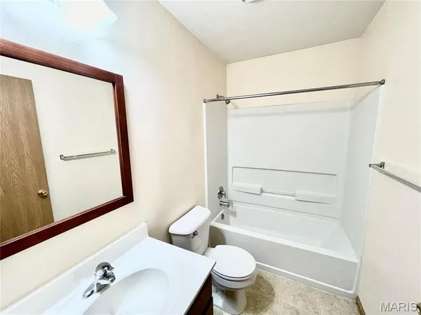 $2,300 | 308 Falling Leaf Way, Mascoutah, IL 62258